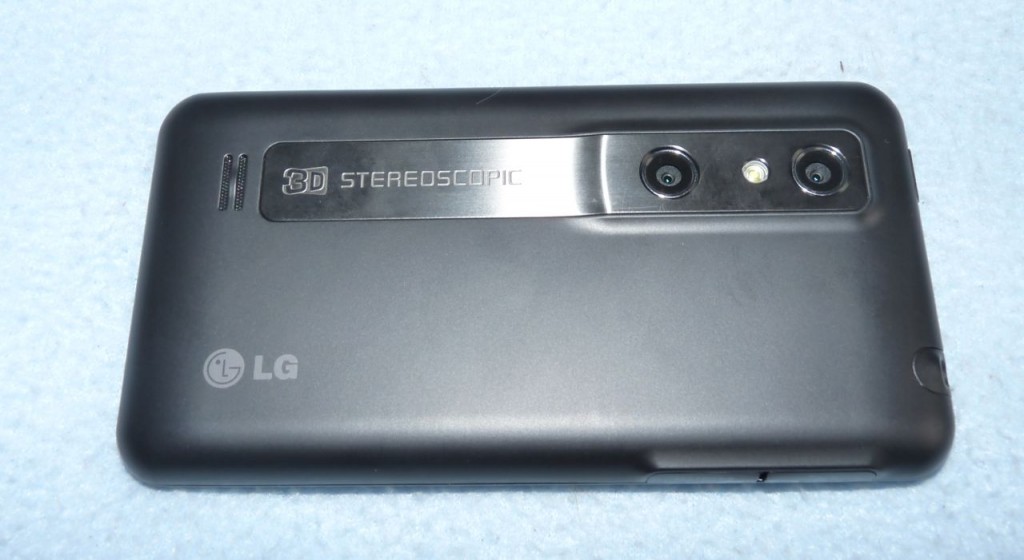 Das LG Optimus 3D besitzt wie der 3DS zwei Kameras auf der Rückseite - allerdings mit jeweils 5 Megapixel.