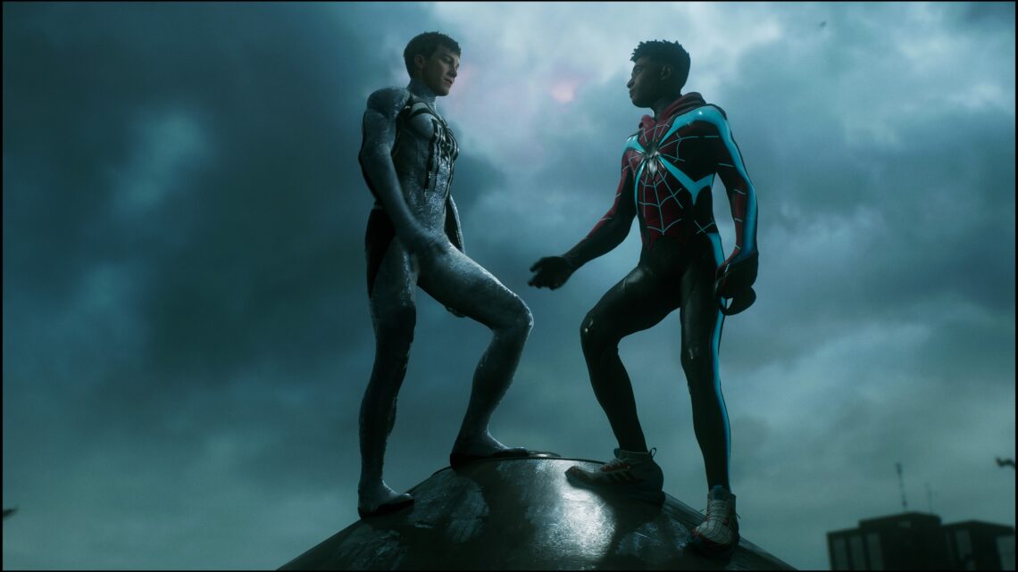 Eine Szene aus dem Süider-Man 2 game. Peter Parker und Miles Morales in ihren Superhelden Anzügen aber ohne Masken stehen auf einem Dach