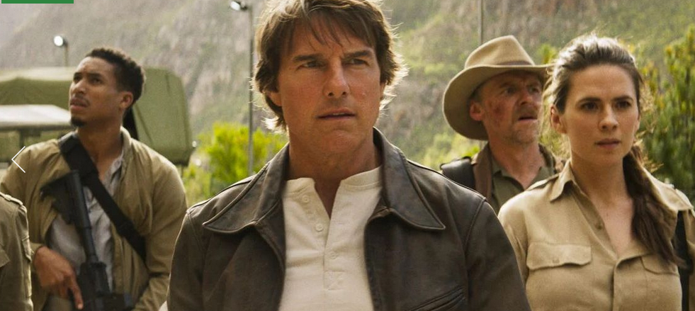 Szene aus Mission Impossible Final Reckoning, Ethan Hunt (Tom Cruise) steht in der Mitte, hinter im sein Team