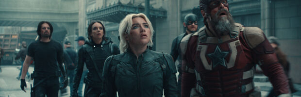 Zwei Frauen und zwei Männer in Spezialoutfits schauen besorgt in den Himmel. Bucky Barnes (Sebastian Stan), Ghost (Hannah John-Kamen), Yelena Belova (Florence Pugh), John Walker (Wyatt Russell), and Red Guardian/Alexei Shostakov (David Harbour) in Marvel Studios' THUNDERBOLTS*